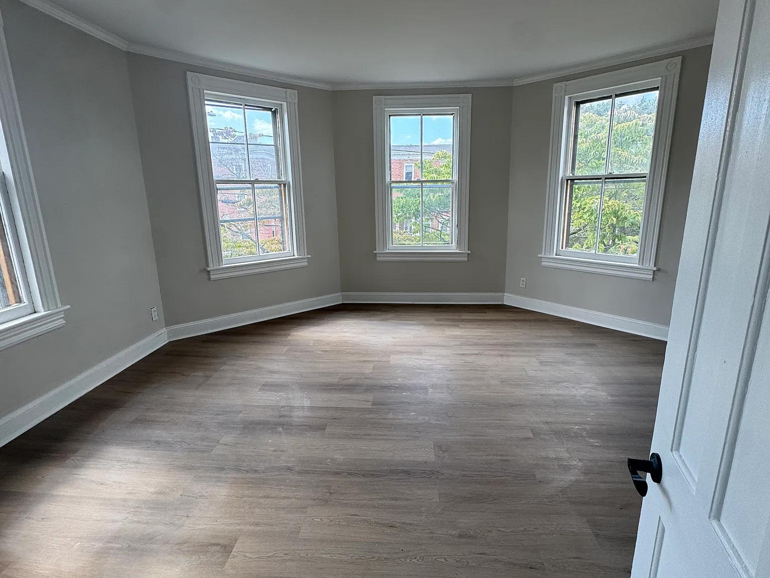 3 bed, 1250 sqft, $2,499 — Photo 4