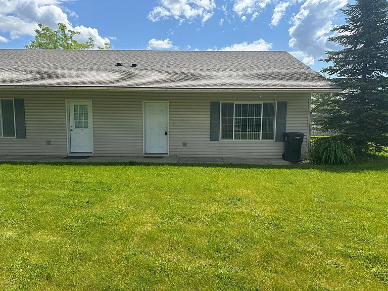 3130 Meadow Glen Ln — Photo 3