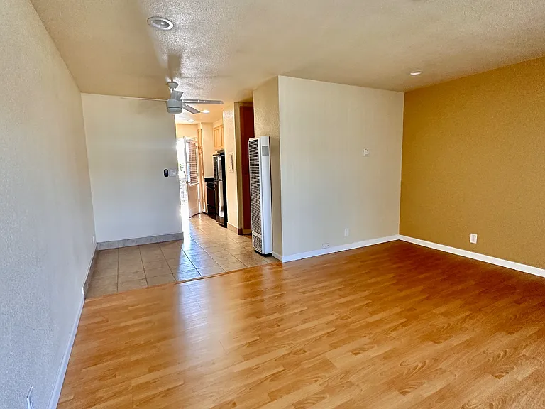 Sandalwood Apartments — Photo 31