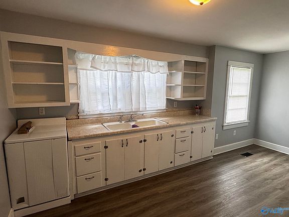 3rd image of 506 Jackson St