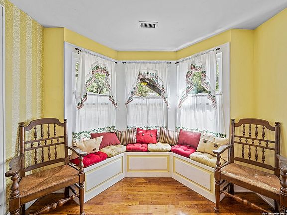 5th image of 125 WYATT AVE