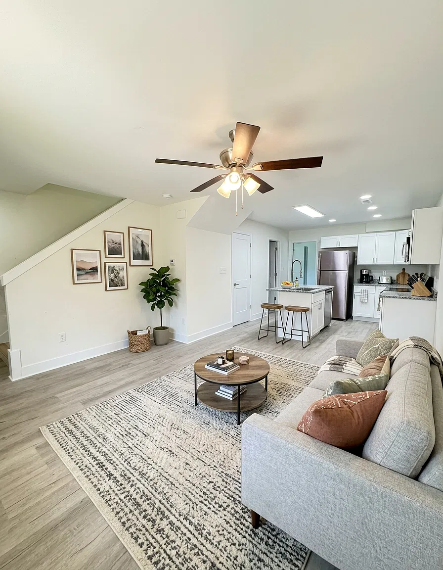 3 bed, 2.5 bath, 1124 sqft, $2,000 — Photo 1