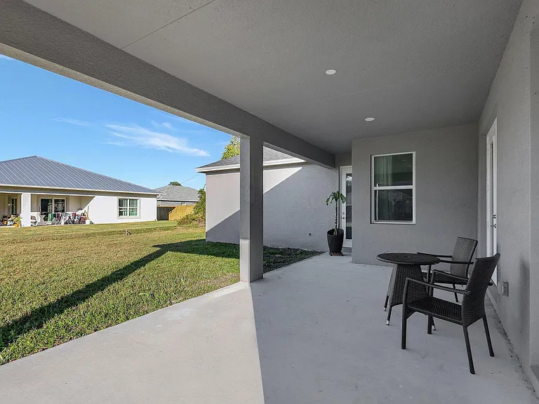 1791 SW Effland Ave — Photo 47