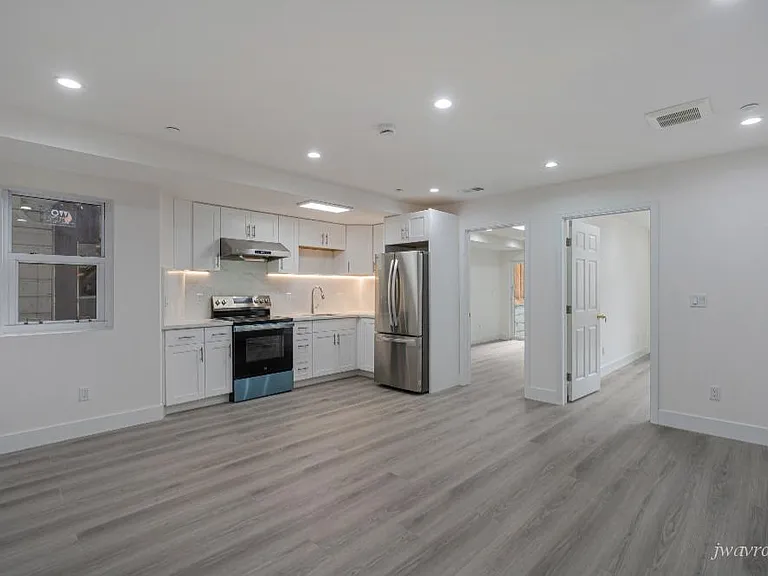 136A 17th Ave — Photo 3