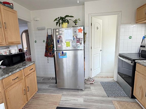 3rd image of 510 Western Ave