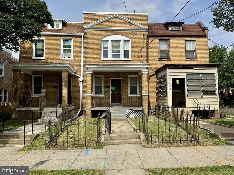 1st image of 3222 10th St NE