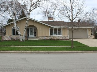 W74N746 Spruce Ave, Cedarburg, WI 53012