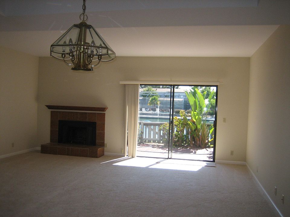 Livingroom with water view