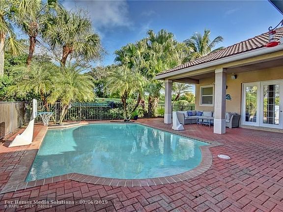 2nd image of 10995 NW 71st Ct