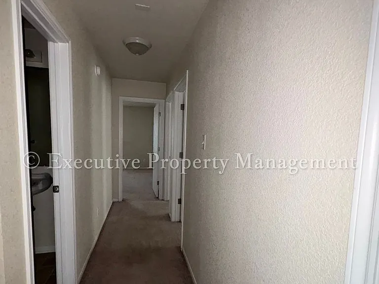 208 Janelle Dr — Photo 14