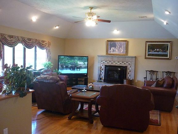 4th image of 16 Heritage Ln