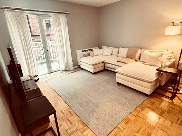 100 Marion St APT 11, Brookline, MA 02446