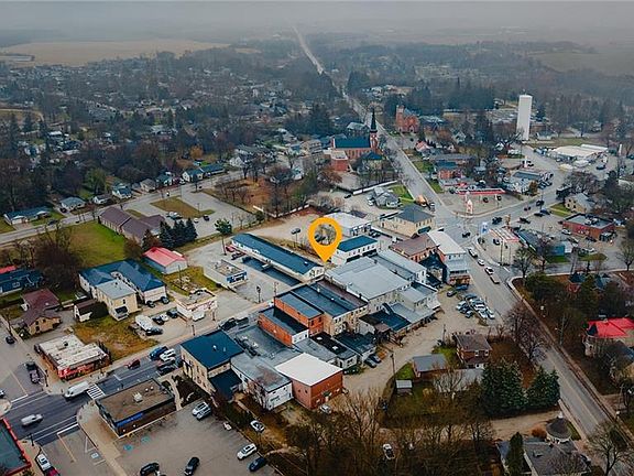 3rd image of 250 Main St S