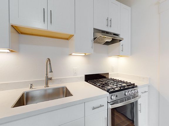 3rd image of 905 Pine St #18