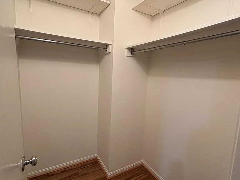 8370 Greensboro Dr #422 — Photo 14