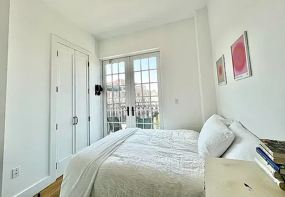 Rented by PREMIUM US INC | media 24