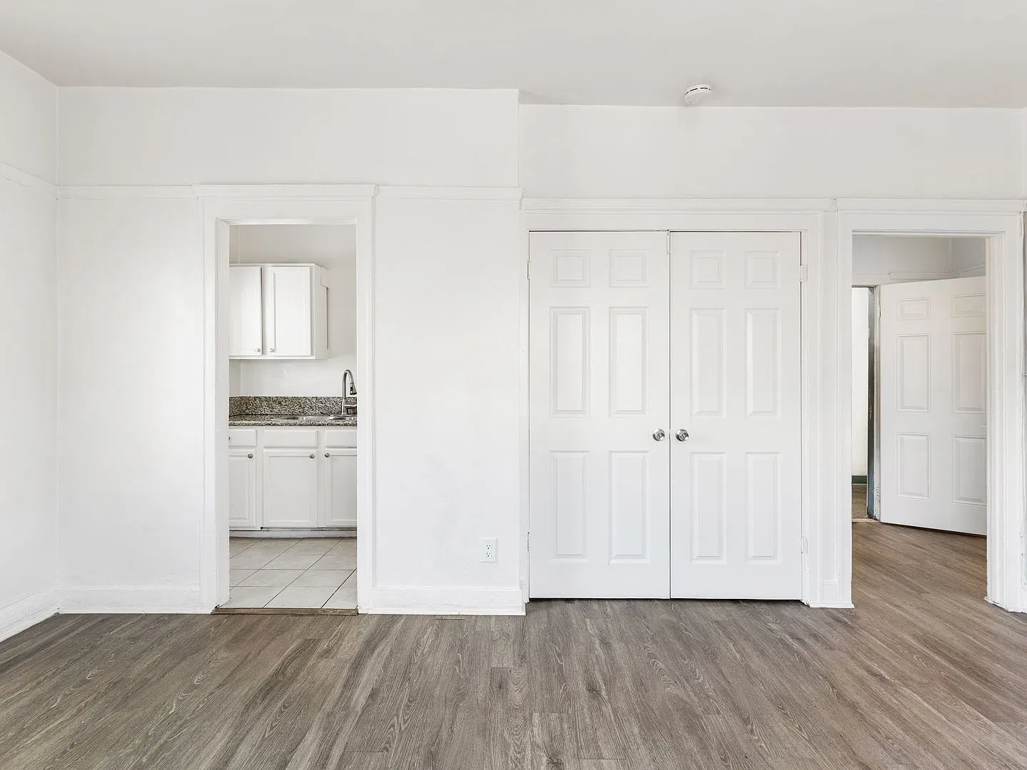 1424 Chestnut Avenue — Photo 1