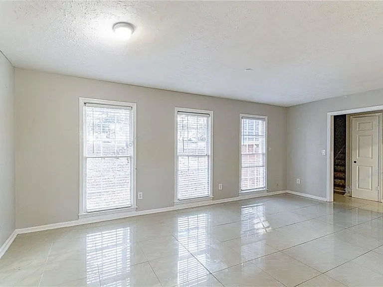 392 Harmony Grove Rd — Photo 4