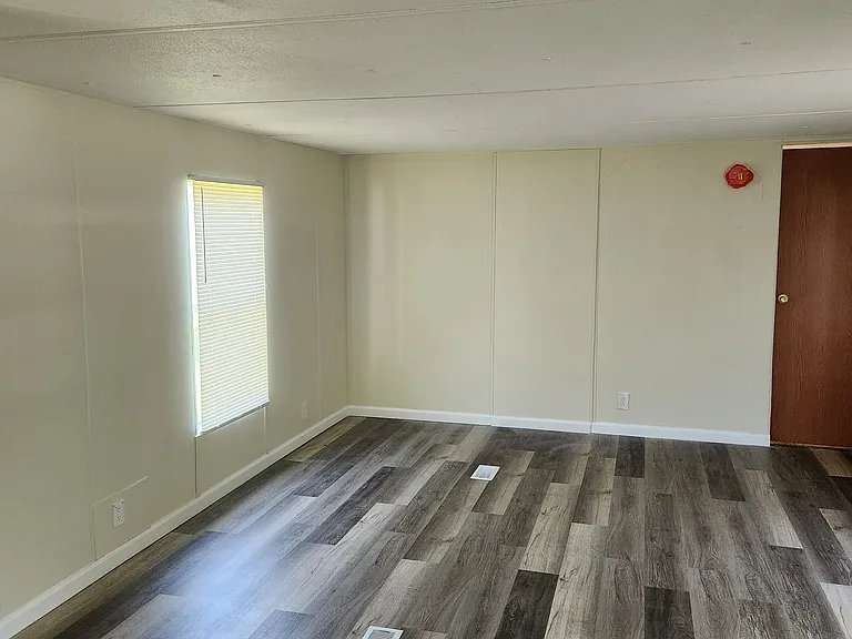 134 Grace Park — Photo 15