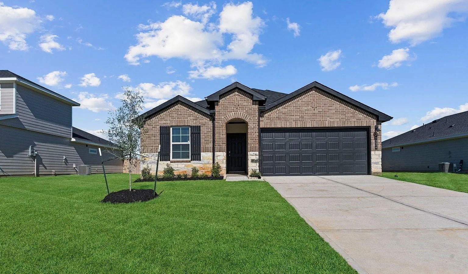4 bed, 2.5 bath, 1831 sqft, $2,350 — Photo 2