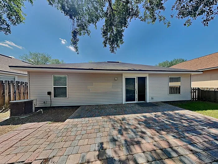 801 Mackenzie Cir — Photo 24