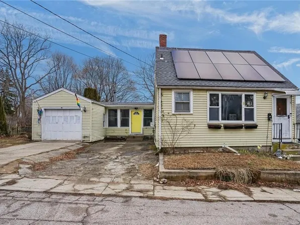 5 Elm St, Coventry, RI 02816