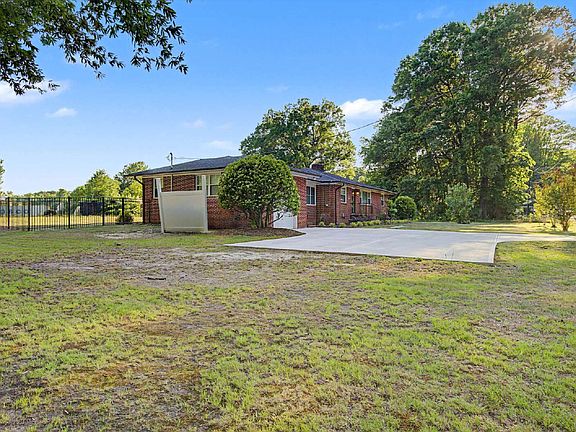 3rd image of 1909 Kirkwood Dr