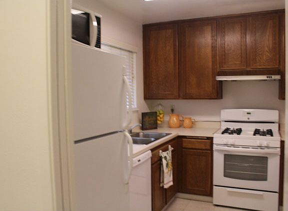 5th image of 302 Cedargate Ln