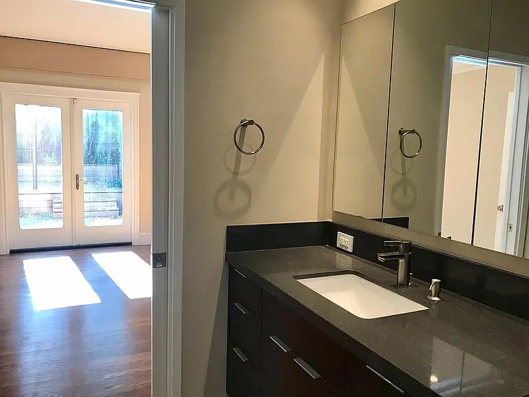 639 Bosworth St — Photo 15