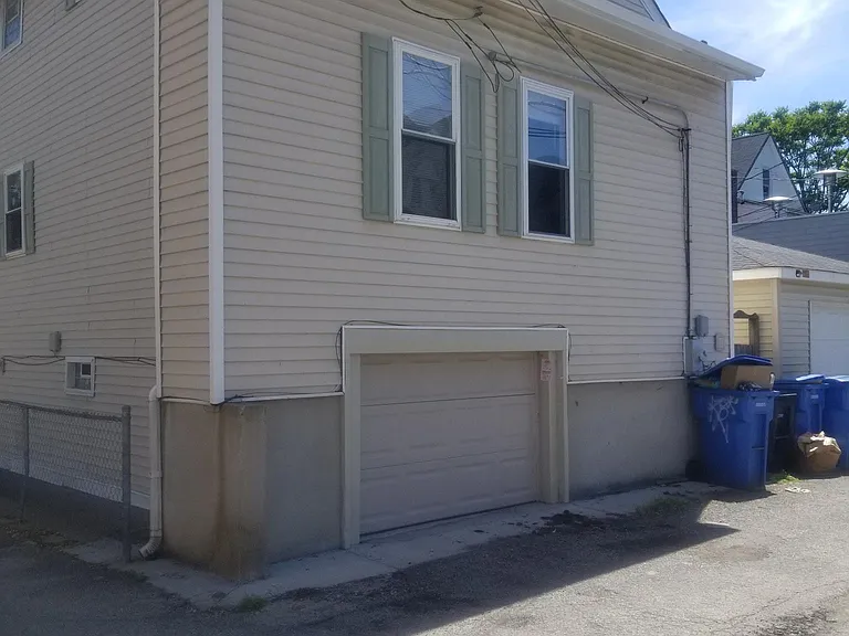 2114 W Melrose St — Photo 11