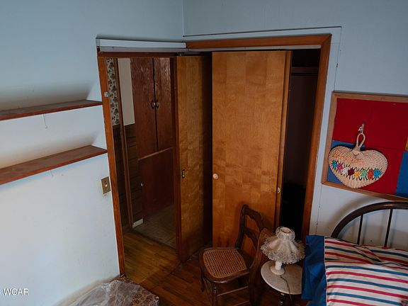 20th image of 731 Holly St