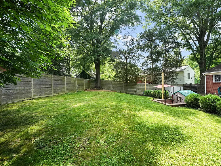 1911 Paul Spring Pkwy — Photo 13