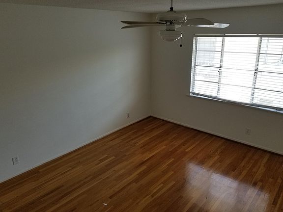 3rd image of 834 S Lucerne Blvd APT 11