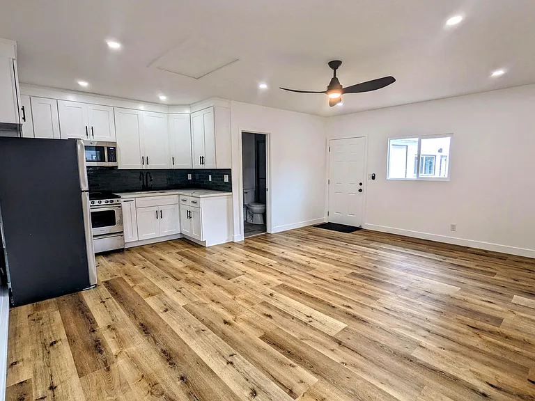 4133 Caflur Ave #B — Photo 6