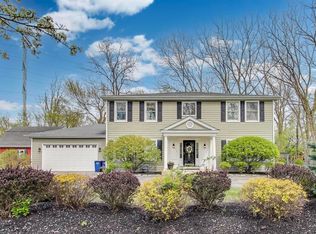 2555 Highmoor Rd, Highland Park, IL 60035