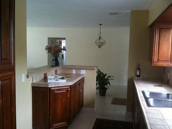 3rd image of 2648 NW 26th St