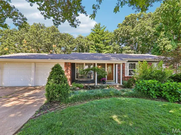 995 Century Oaks Dr, Ballwin, MO 63021