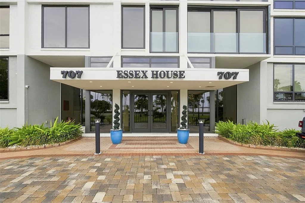 2 bed, 2.0 bath, 1247 sqft, $3,950 — Photo 1