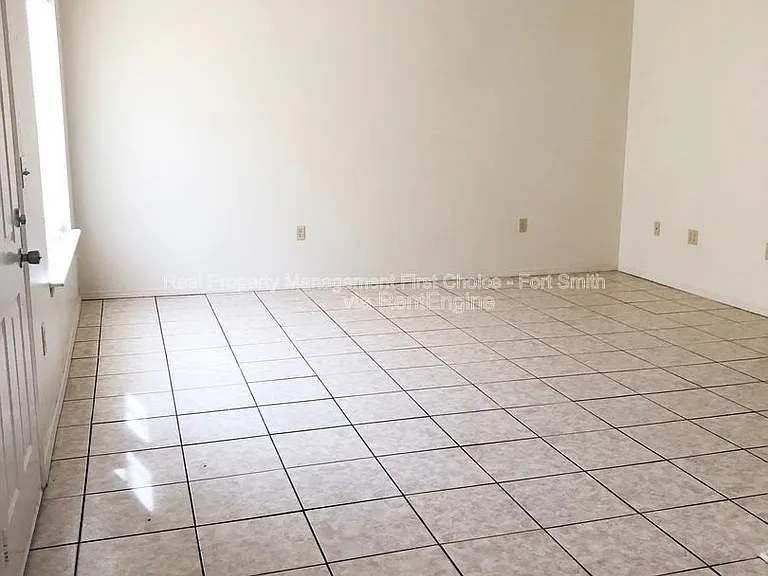 1447 Brazil Ave — Photo 2
