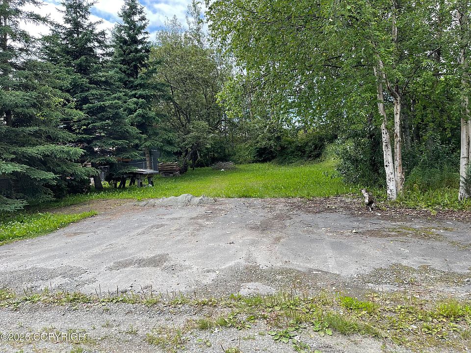 1st image of 124 Metropolitan Pl