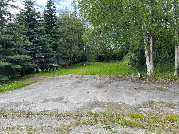 124 Metropolitan Pl, Anchorage, AK 99508