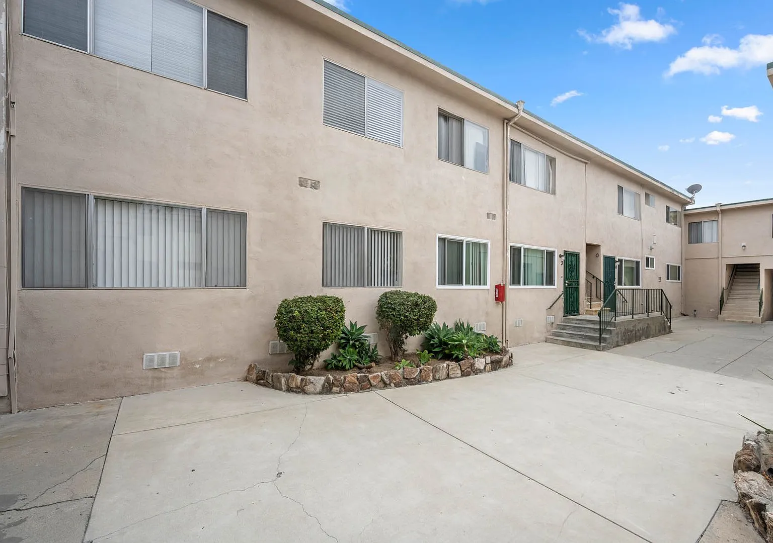 814 Victor Ave — Photo 3