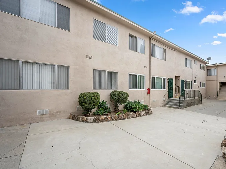 814 Victor Ave — Photo 3