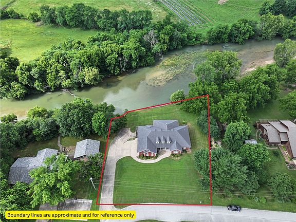 4th image of 136 Riverview Dr