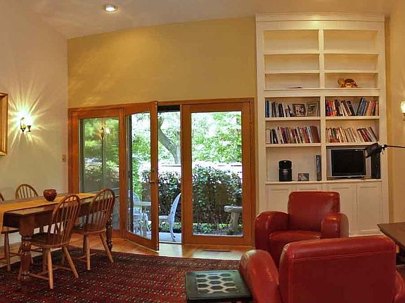 3rd image of 1807 Glenwood Oaks Ct