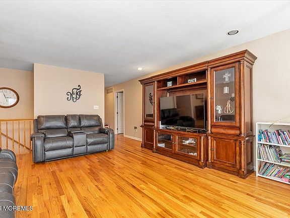 4th image of 536 Deer Creek Court