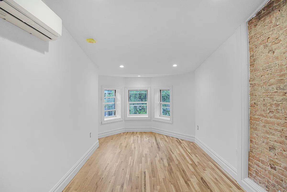 Building Photo - 11 Revere Pl #4