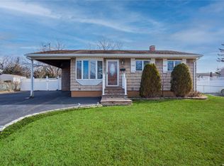 1701 Pine Grove Blvd, Bay Shore, NY 11706