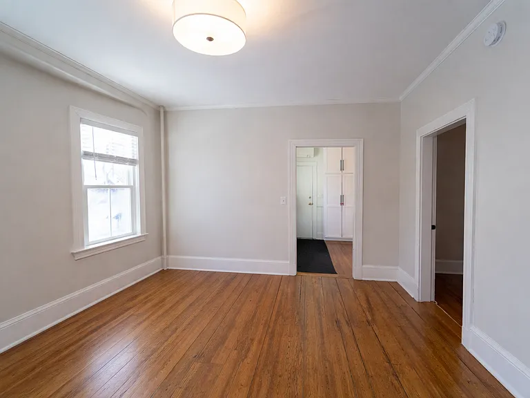 172 E Main St — Photo 5