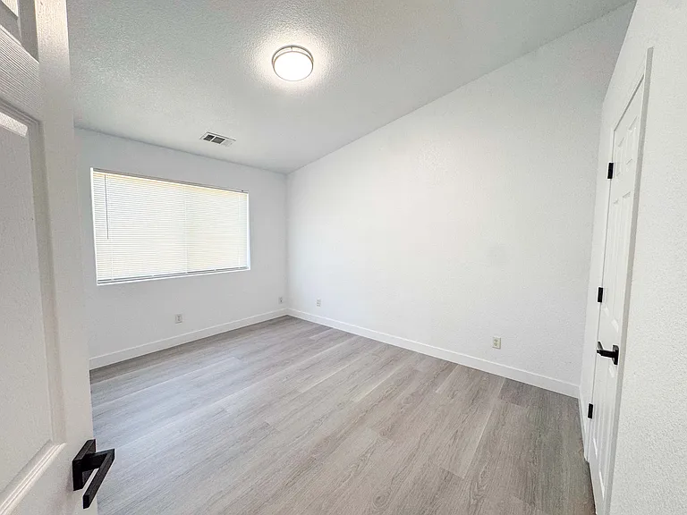 1033 Chenin Blanc St — Photo 13